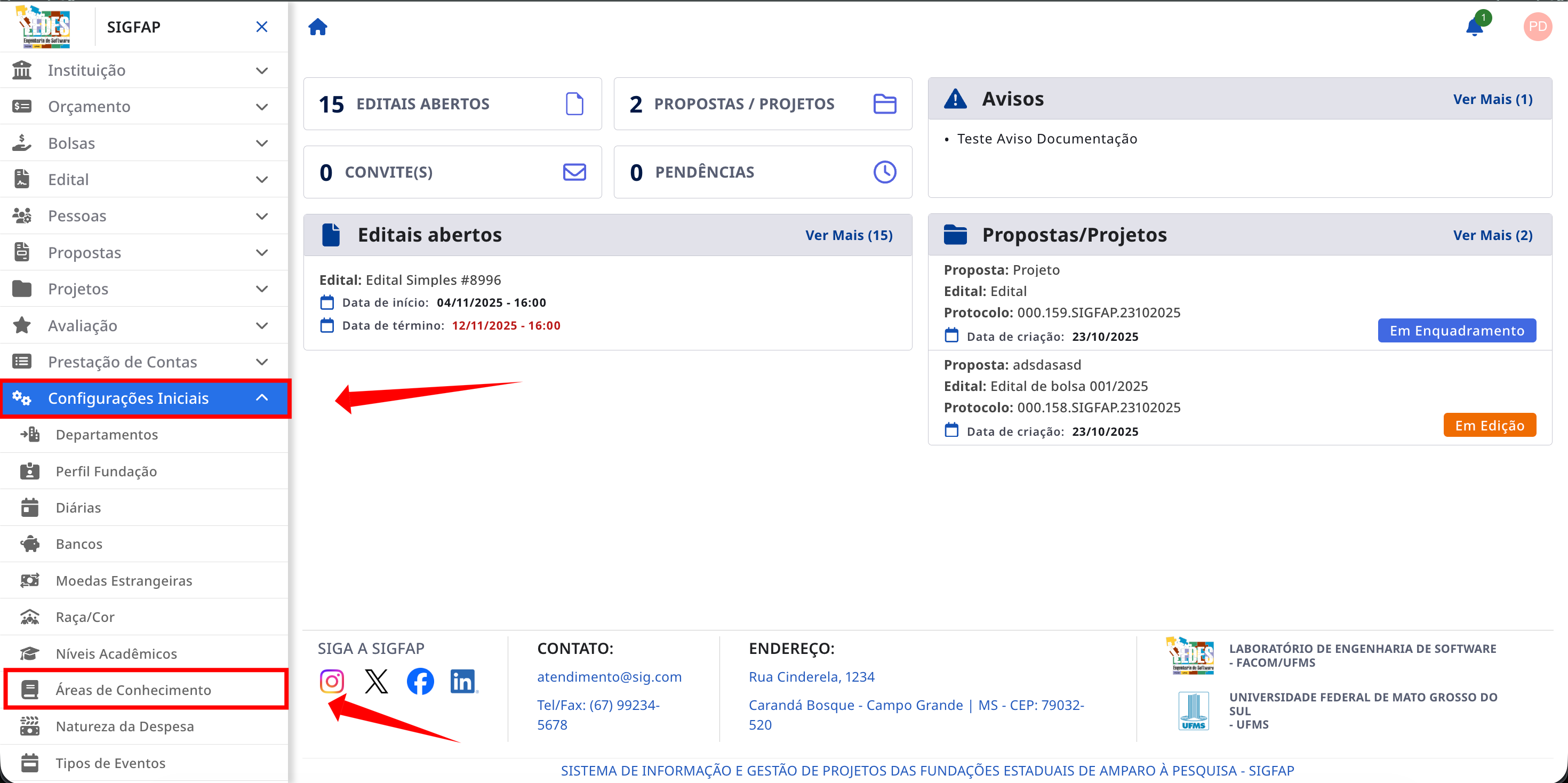 Menu lateral com a opção Áreas de Conhecimento destacada.