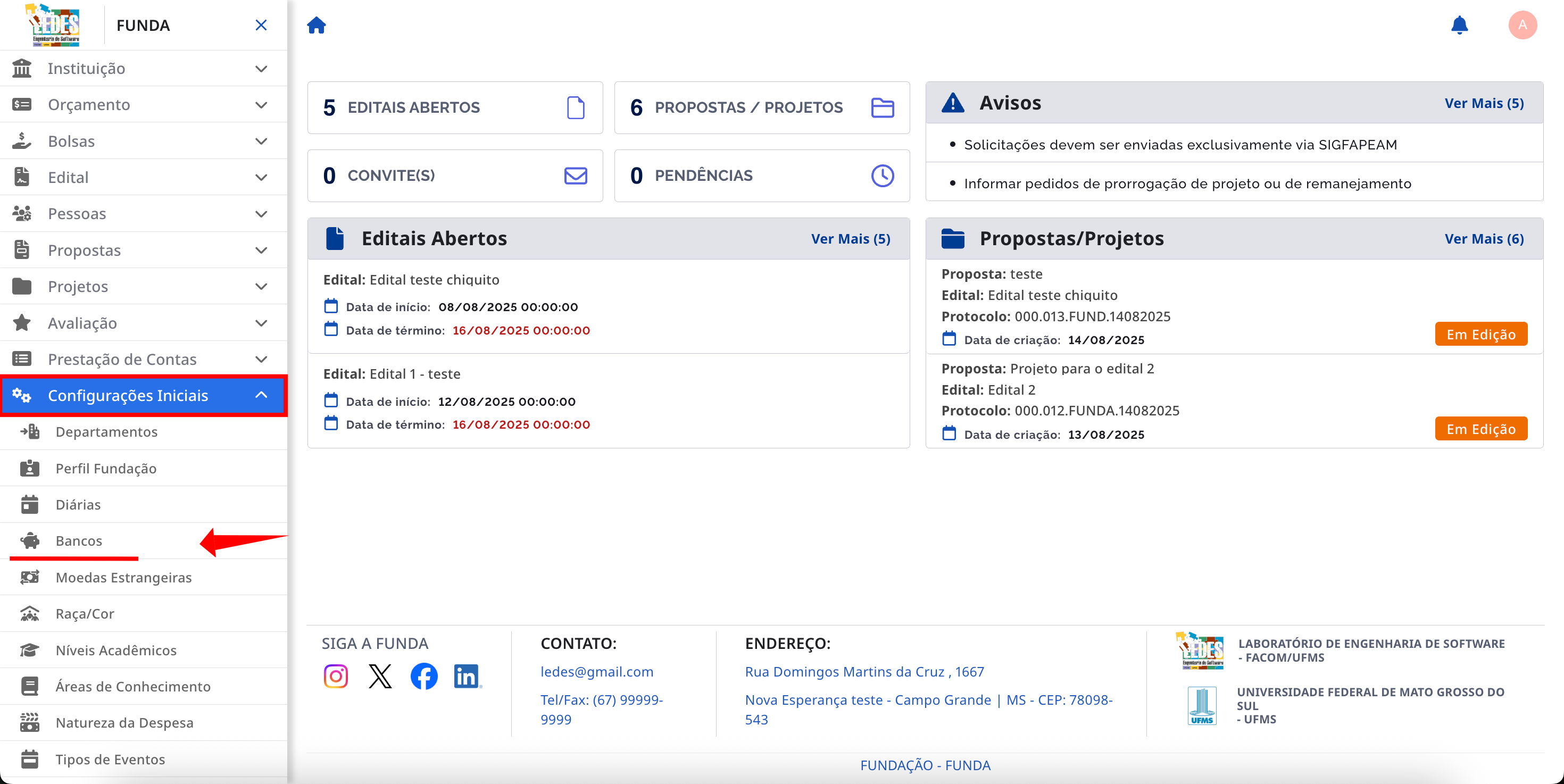 Menu lateral com a opção Bancos destacada.