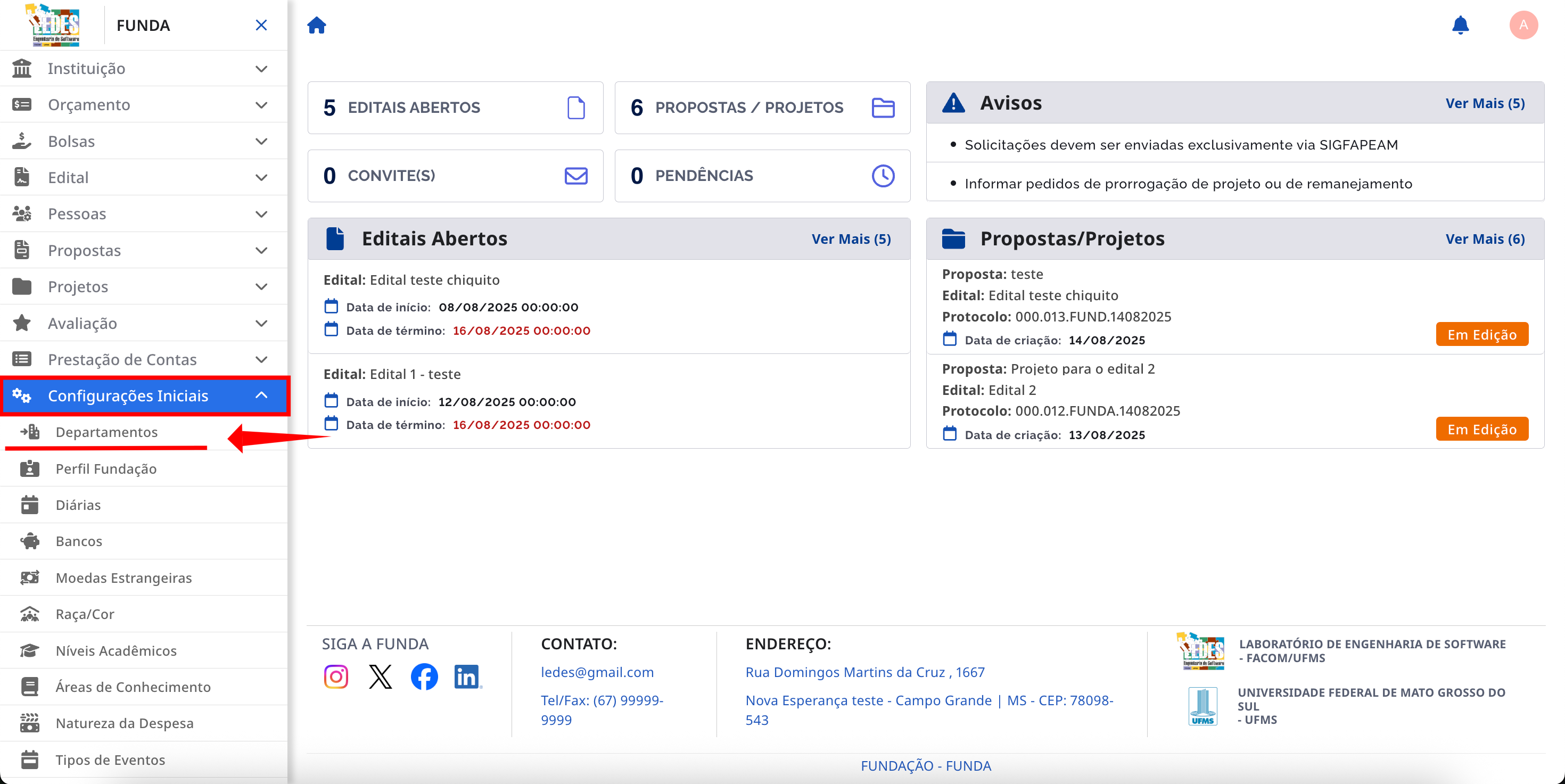Menu lateral com a opção Departamentos destacada.